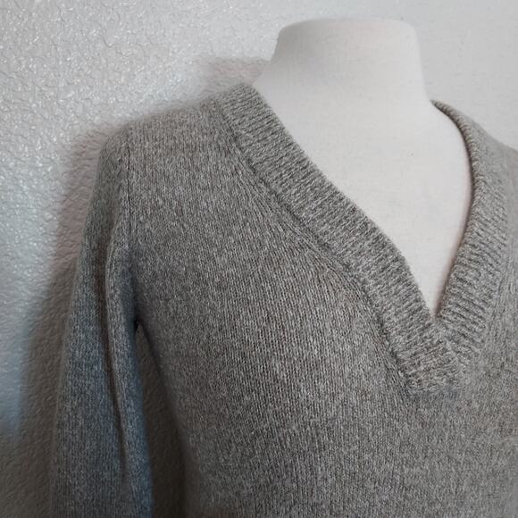 Abercrombie & Fitch Beige V-Neck Sweater Size M - Picture 6 of 11